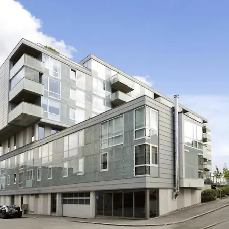 Moderne Sentral I Med Gratis Parkering Lägenhet *